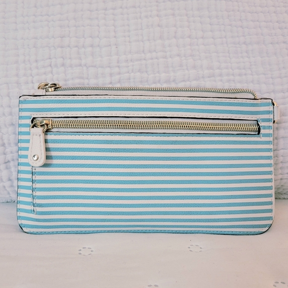 🎉Betsey Johnson Crab Striped Wristlet 🎉 DESIGNER CLEARANCE DEAL - Picture 3 of 13